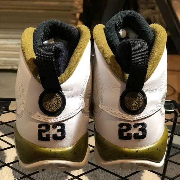 Jordan 9 Statue - Picture 4 of 5